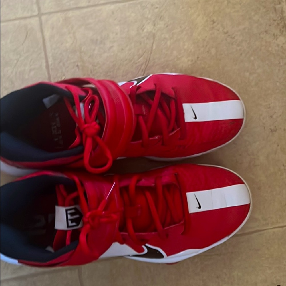 Women's cleats size 8